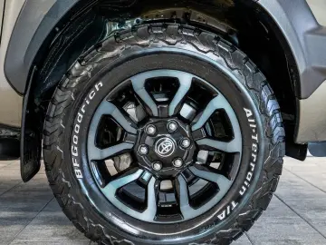 Hilux 2.8 D4-D INVINCIBLE °AHK°JBL°Navi°