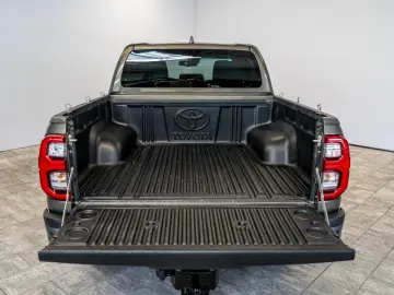 Hilux 2.8 D4-D INVINCIBLE °AHK°JBL°Navi°