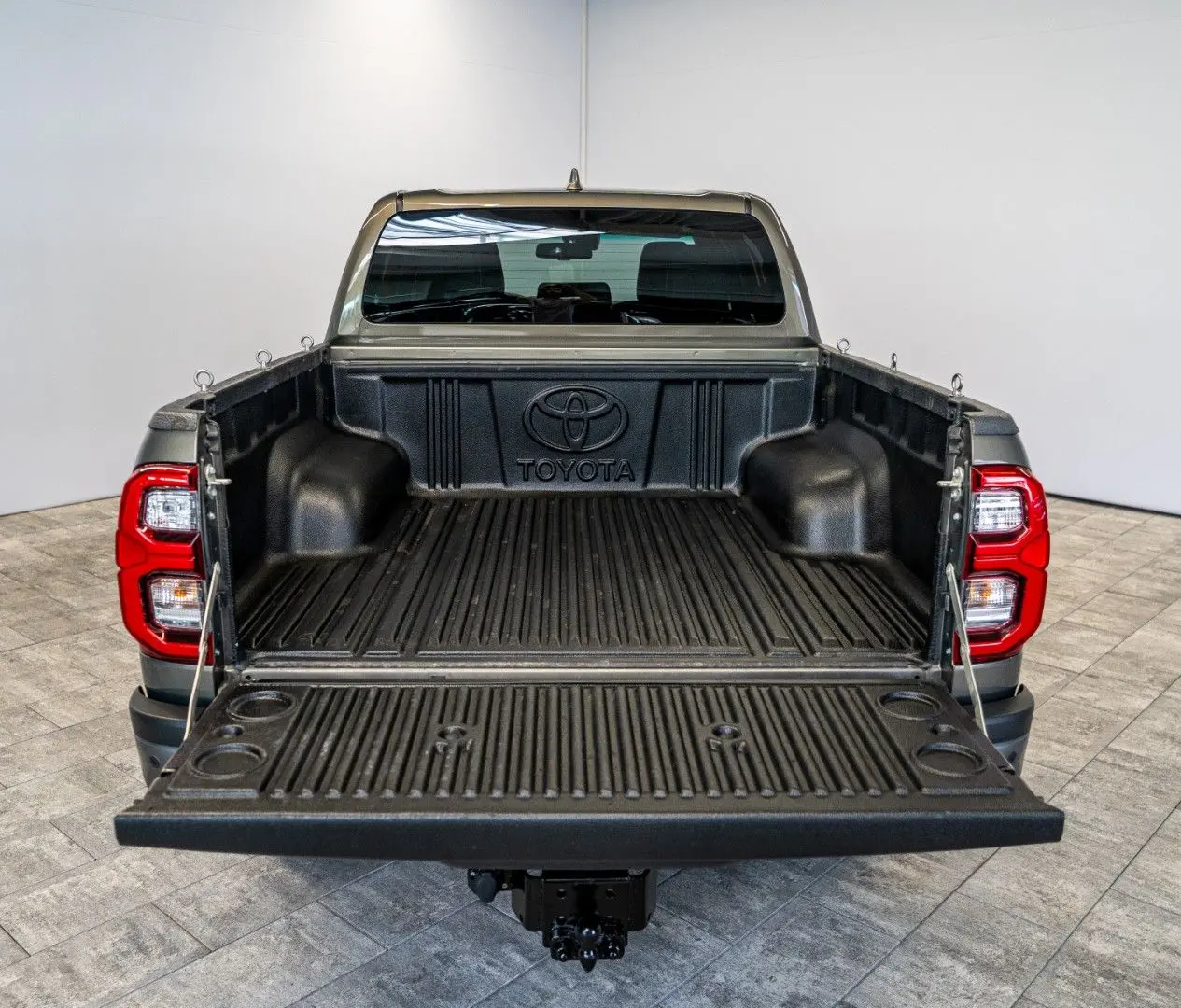 Hilux 2.8 D4-D INVINCIBLE °AHK°JBL°Navi°
