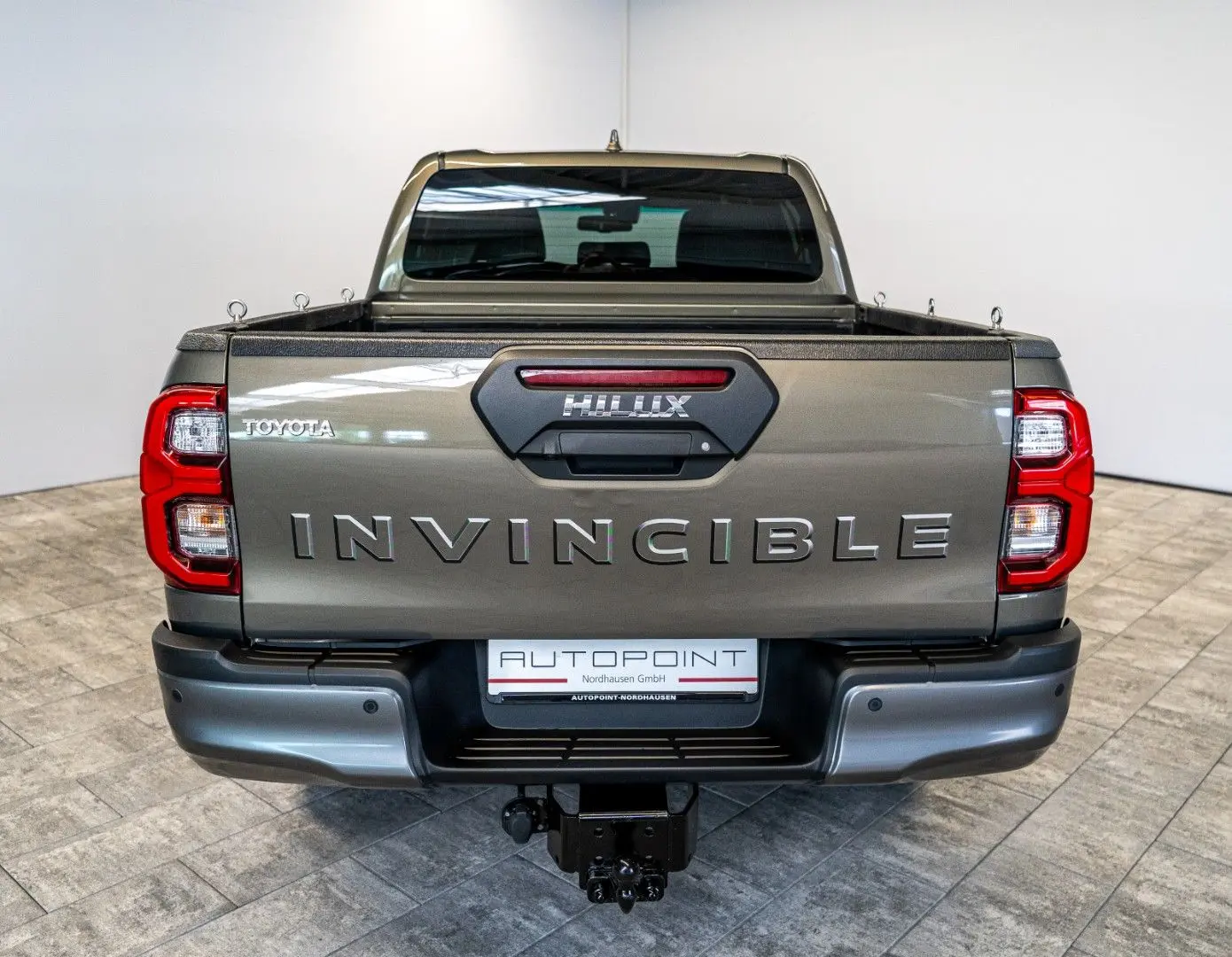 Hilux 2.8 D4-D INVINCIBLE °AHK°JBL°Navi°