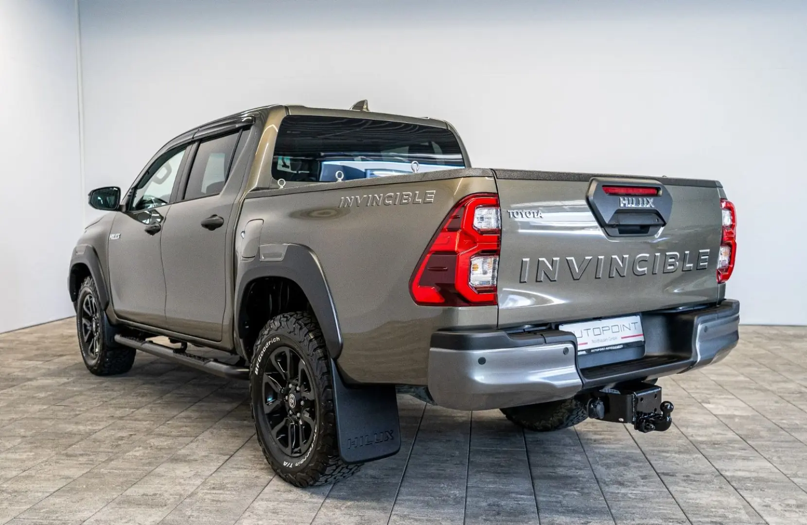 Hilux 2.8 D4-D INVINCIBLE °AHK°JBL°Navi°