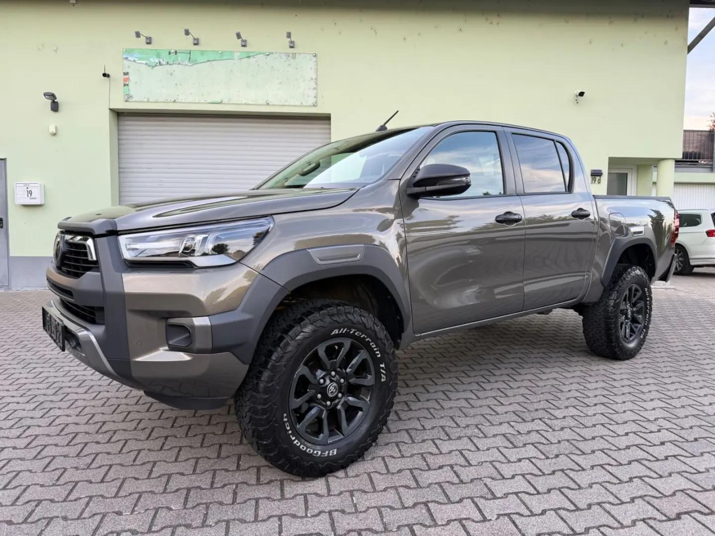 Hilux Double Cab Invincible 4x4 Navi Kamera SHZ