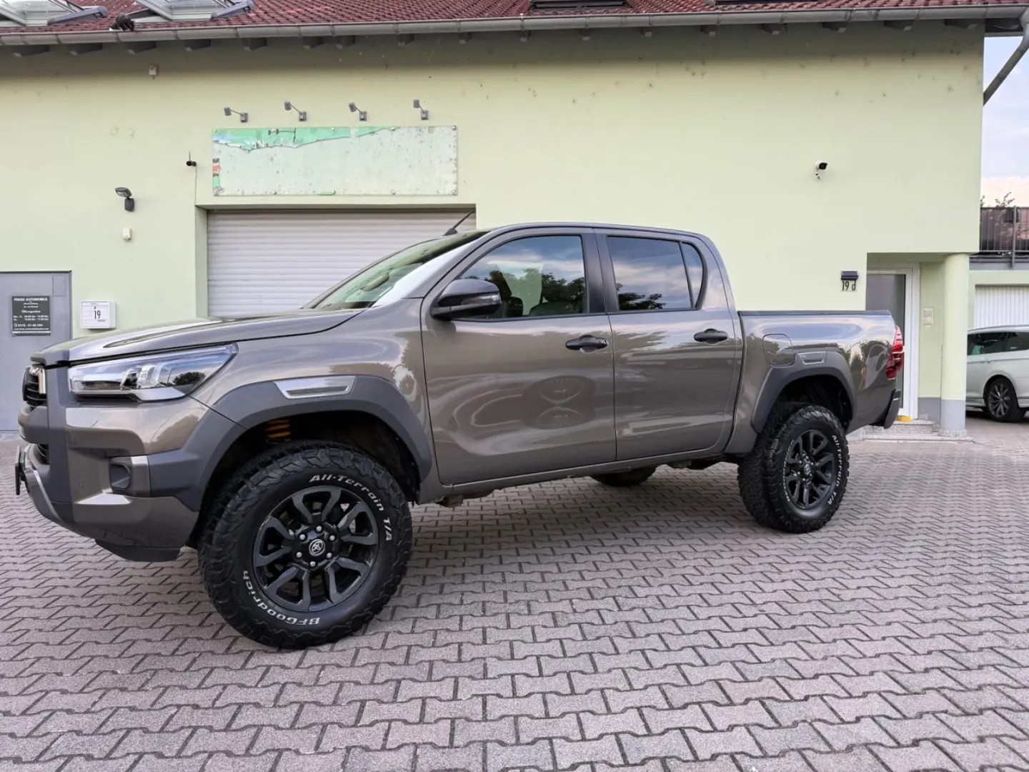 Hilux Double Cab Invincible 4x4 Navi Kamera SHZ
