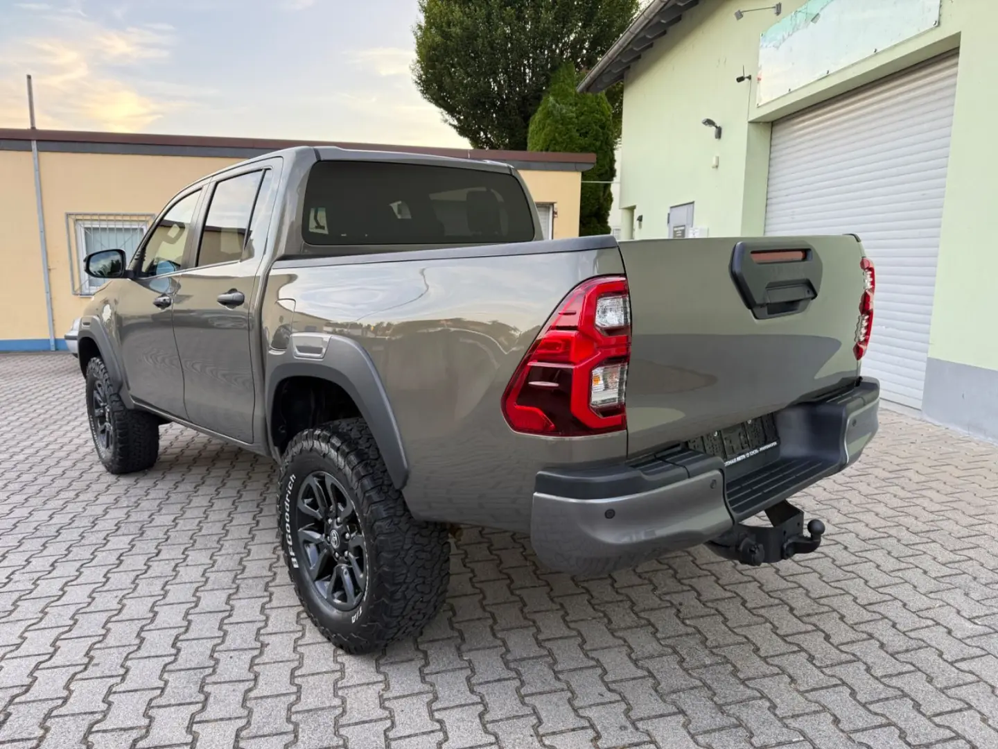 Hilux Double Cab Invincible 4x4 Navi Kamera SHZ