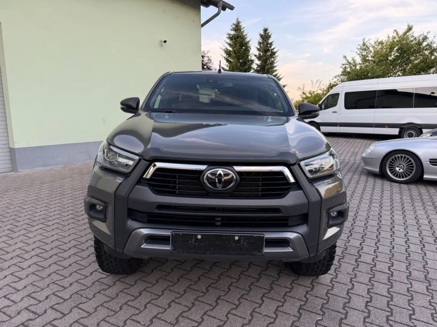 Hilux Double Cab Invincible 4x4 Navi Kamera SHZ