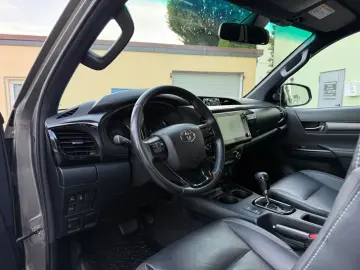 Hilux Double Cab Invincible 4x4 Navi Kamera SHZ