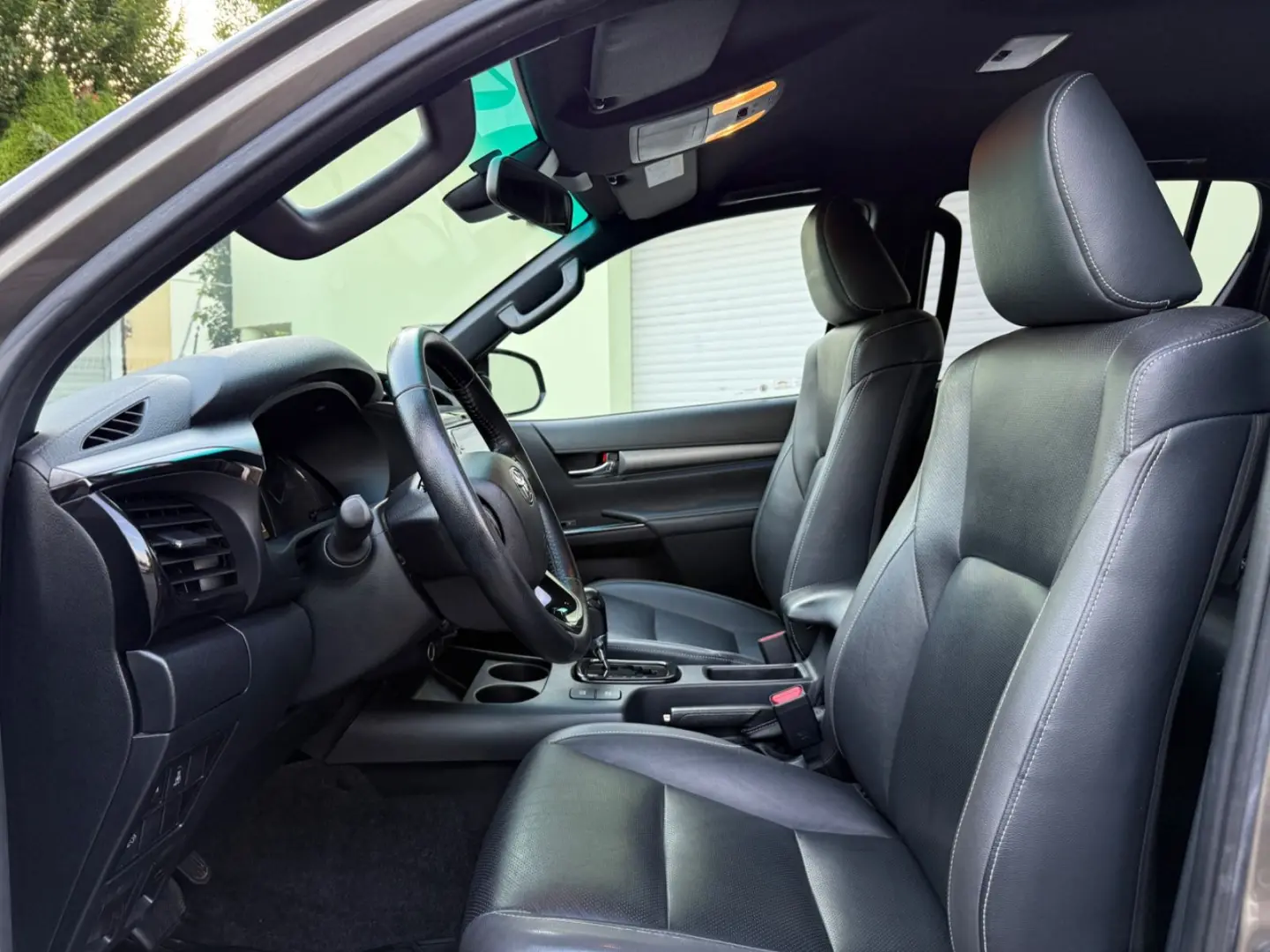 Hilux Double Cab Invincible 4x4 Navi Kamera SHZ