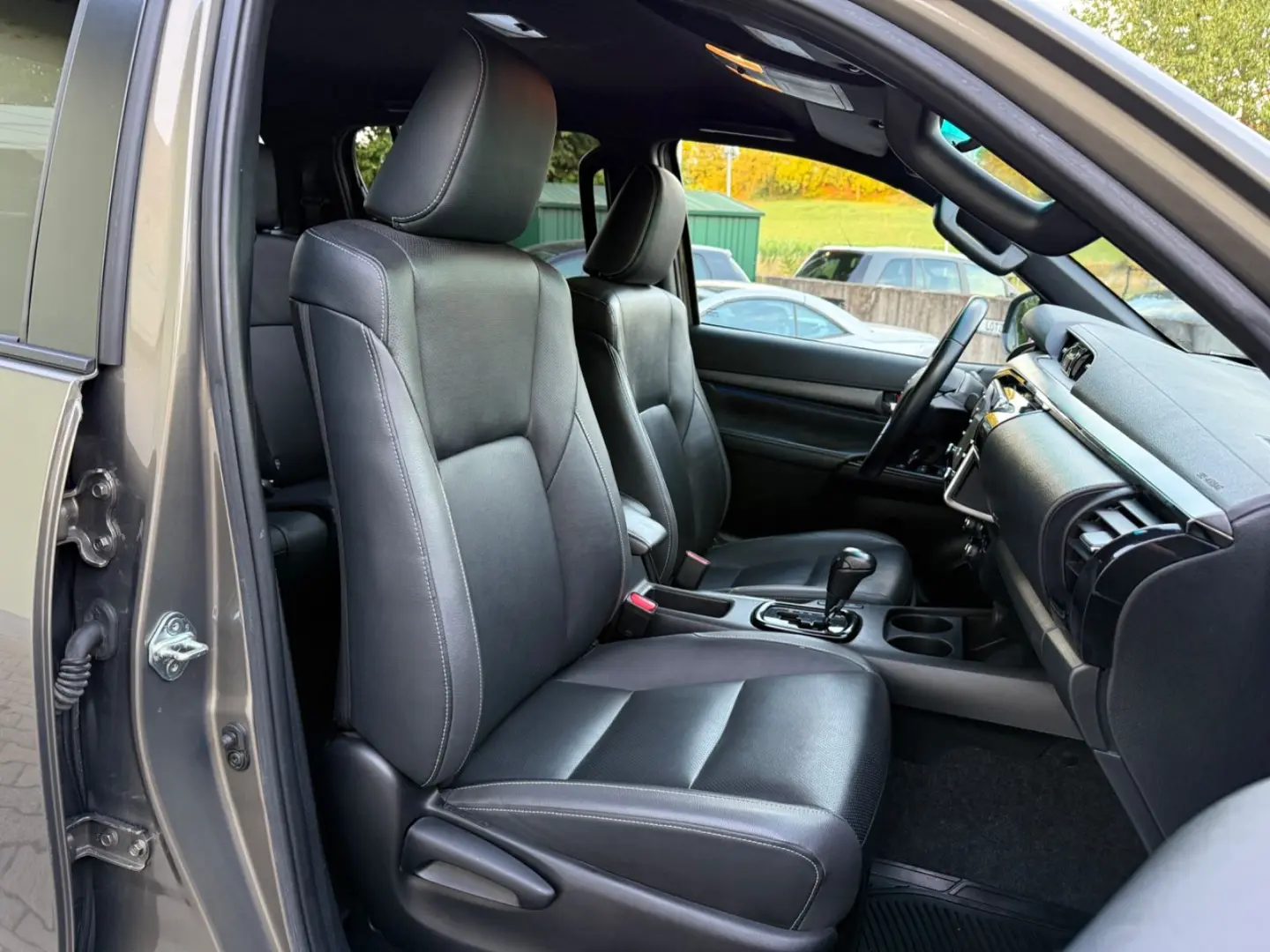 Hilux Double Cab Invincible 4x4 Navi Kamera SHZ