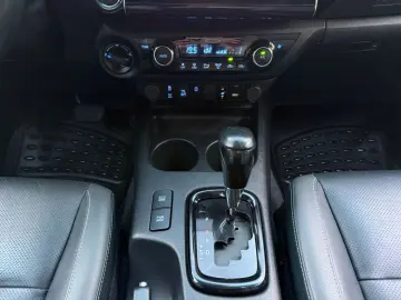 Hilux Double Cab Invincible 4x4 Navi Kamera SHZ