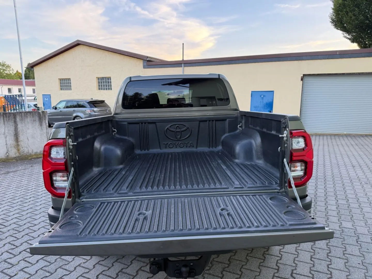 Hilux Double Cab Invincible 4x4 Navi Kamera SHZ
