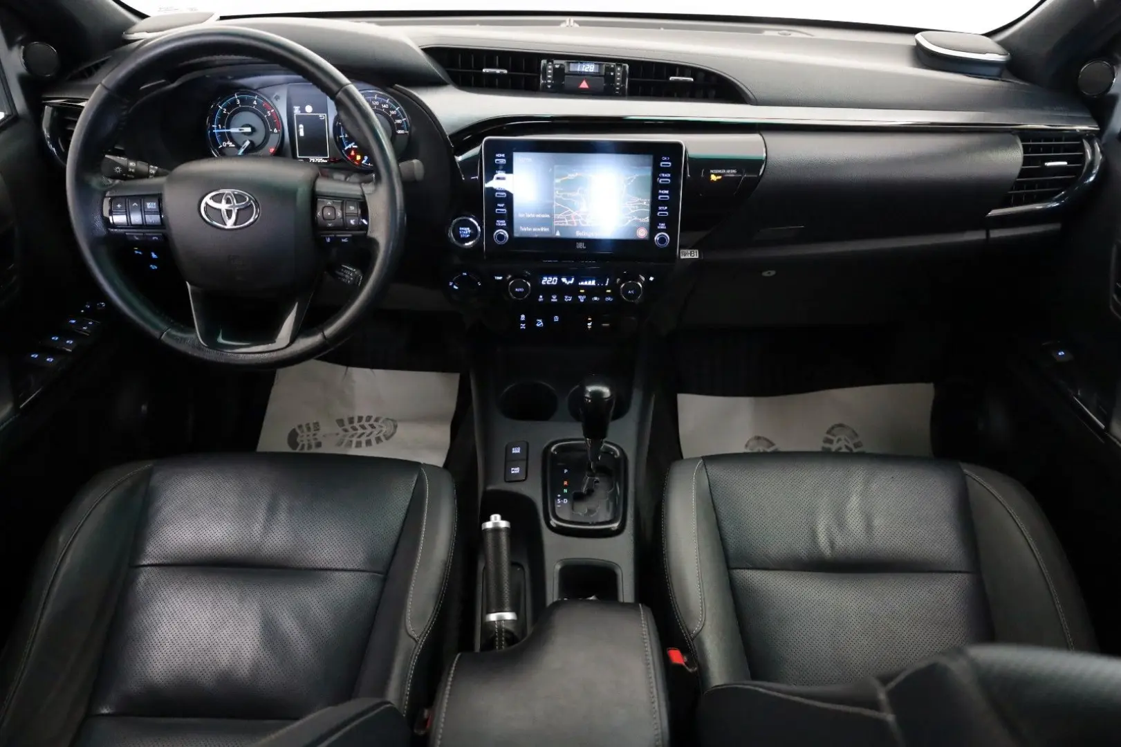 Hilux 2.8 D4-D Invincible ,VOLL! ACC,JBL,LED,AHK