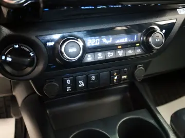 Hilux 2.8 D4-D Invincible ,VOLL! ACC,JBL,LED,AHK