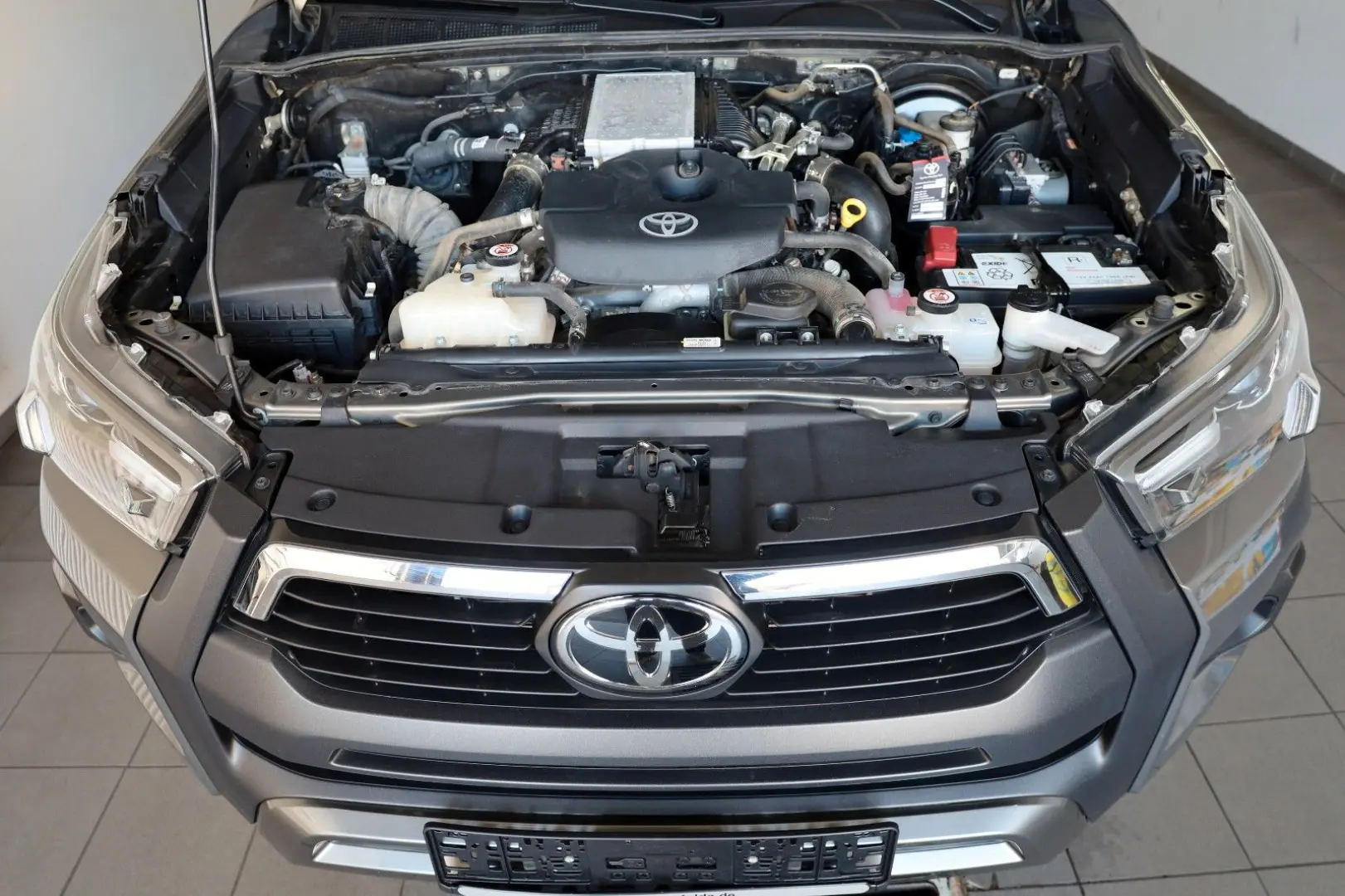 Hilux 2.8 D4-D Invincible ,VOLL! ACC,JBL,LED,AHK