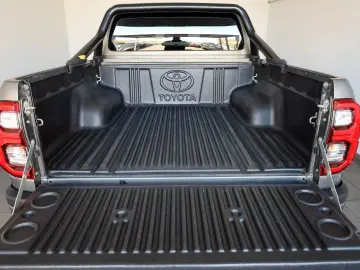 Hilux 2.8 D4-D Invincible ,VOLL! ACC,JBL,LED,AHK