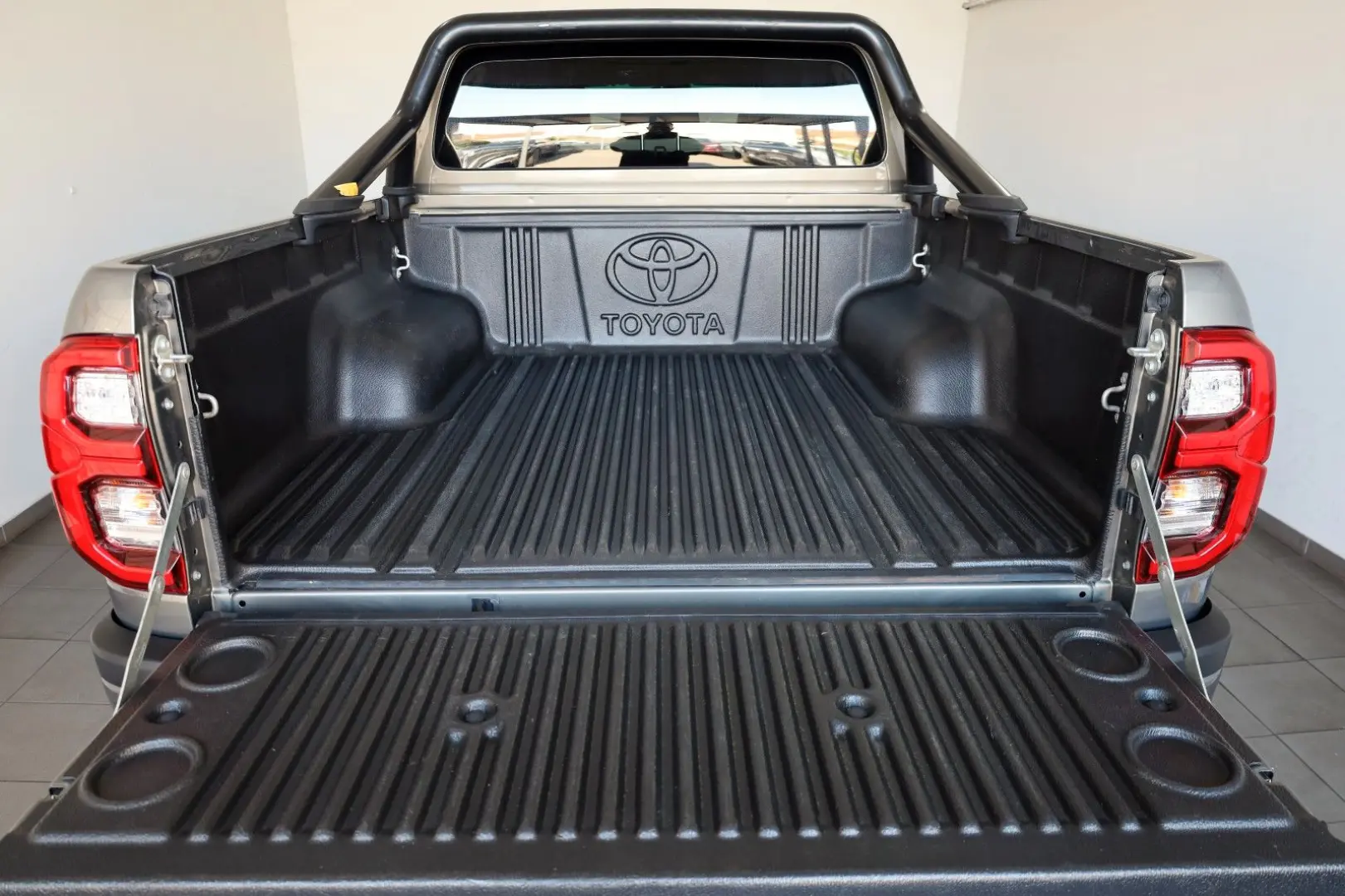 Hilux 2.8 D4-D Invincible ,VOLL! ACC,JBL,LED,AHK