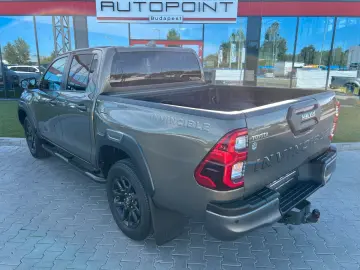 Hilux INVINCIBLE 2,8 D4-D °JBL °AHK °TSS
