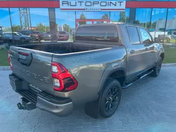Hilux INVINCIBLE 2,8 D4-D °JBL °AHK °TSS