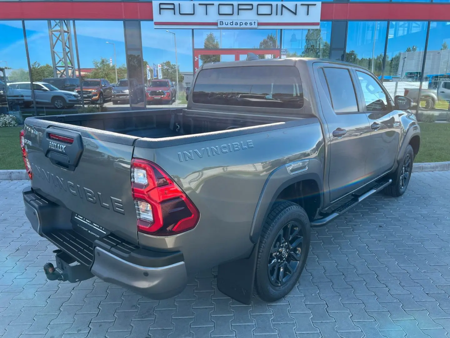 Hilux INVINCIBLE 2,8 D4-D °JBL °AHK °TSS