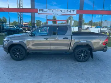 Hilux INVINCIBLE 2,8 D4-D °JBL °AHK °TSS