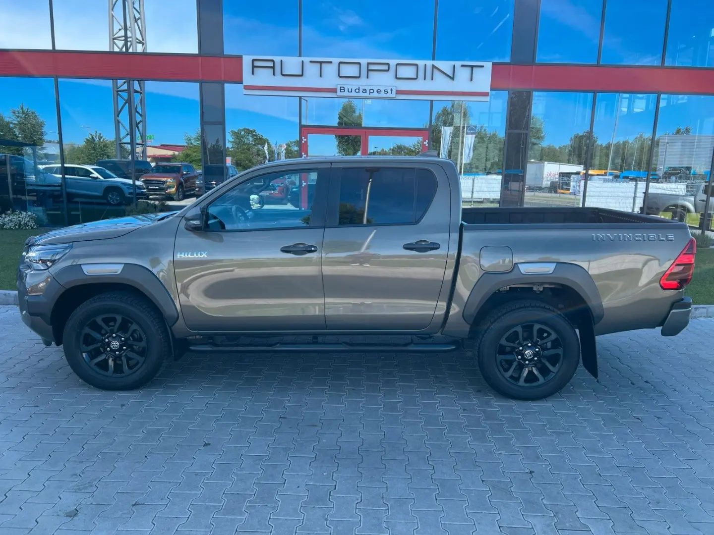 Hilux INVINCIBLE 2,8 D4-D °JBL °AHK °TSS
