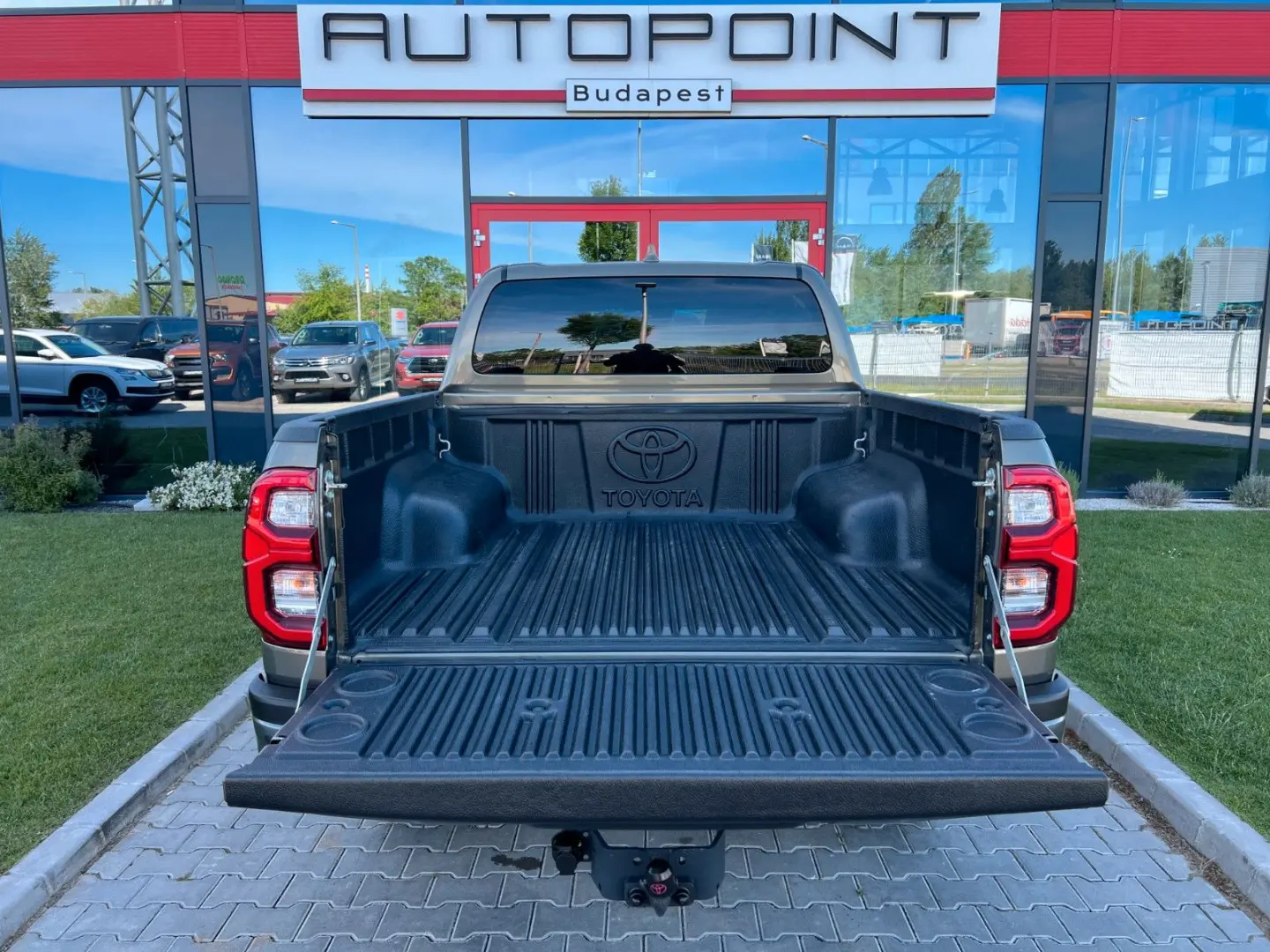 Hilux INVINCIBLE 2,8 D4-D °JBL °AHK °TSS
