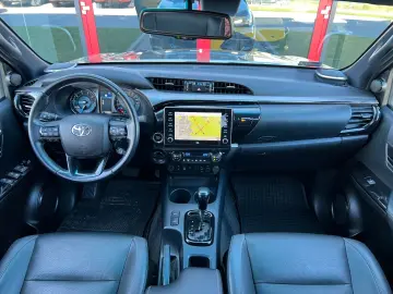 Hilux INVINCIBLE 2,8 D4-D °JBL °AHK °TSS