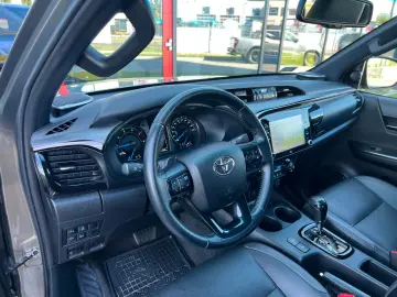 Hilux INVINCIBLE 2,8 D4-D °JBL °AHK °TSS
