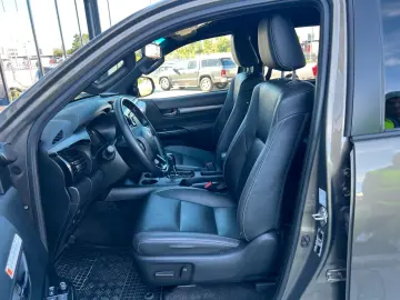 Hilux INVINCIBLE 2,8 D4-D °JBL °AHK °TSS