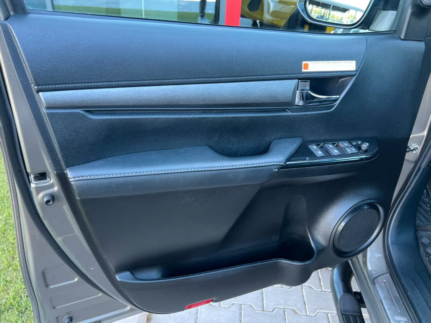 Hilux INVINCIBLE 2,8 D4-D °JBL °AHK °TSS