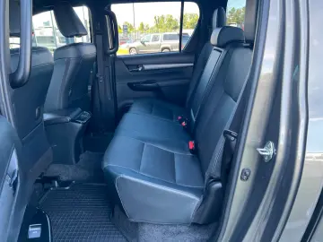 Hilux INVINCIBLE 2,8 D4-D °JBL °AHK °TSS