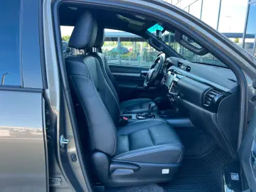 Hilux INVINCIBLE 2,8 D4-D °JBL °AHK °TSS
