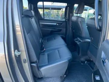 Hilux INVINCIBLE 2,8 D4-D °JBL °AHK °TSS