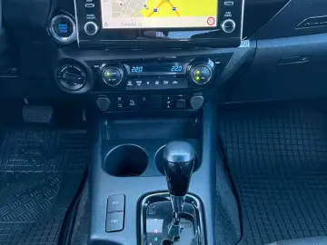 Hilux INVINCIBLE 2,8 D4-D °JBL °AHK °TSS
