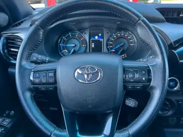 Hilux INVINCIBLE 2,8 D4-D °JBL °AHK °TSS