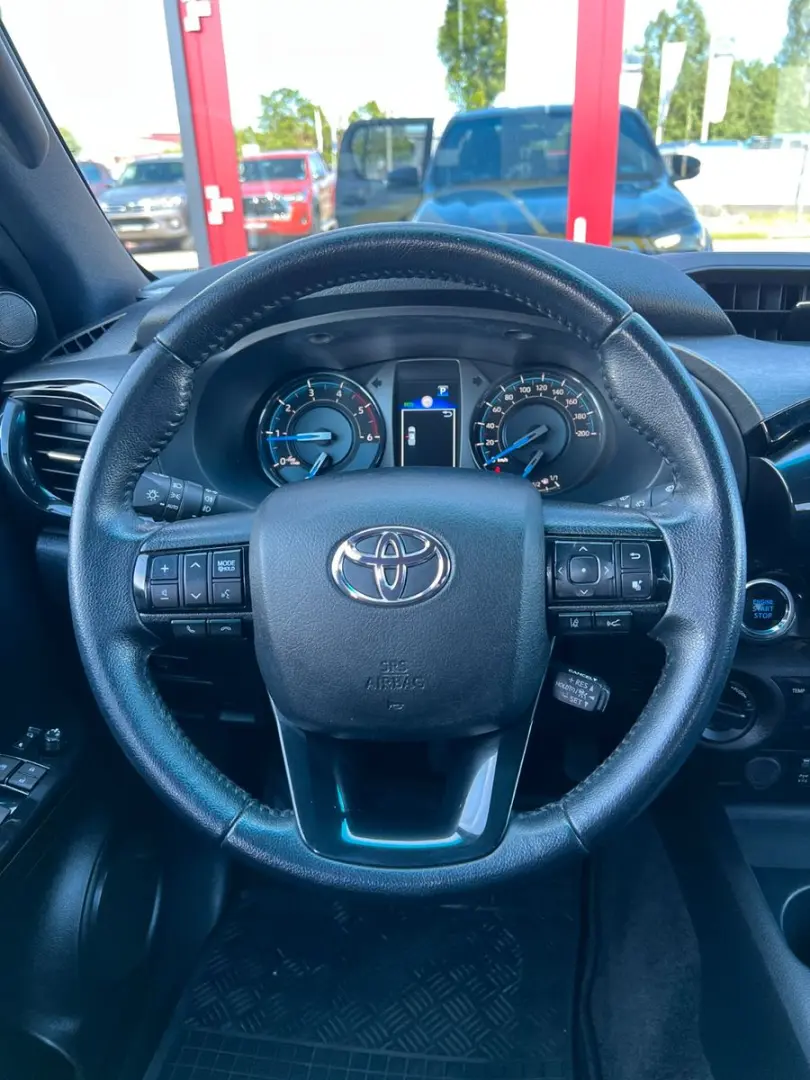 Hilux INVINCIBLE 2,8 D4-D °JBL °AHK °TSS