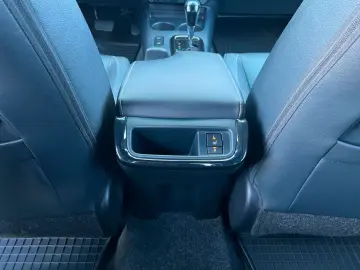 Hilux INVINCIBLE 2,8 D4-D °JBL °AHK °TSS