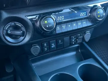 Hilux INVINCIBLE 2,8 D4-D °JBL °AHK °TSS