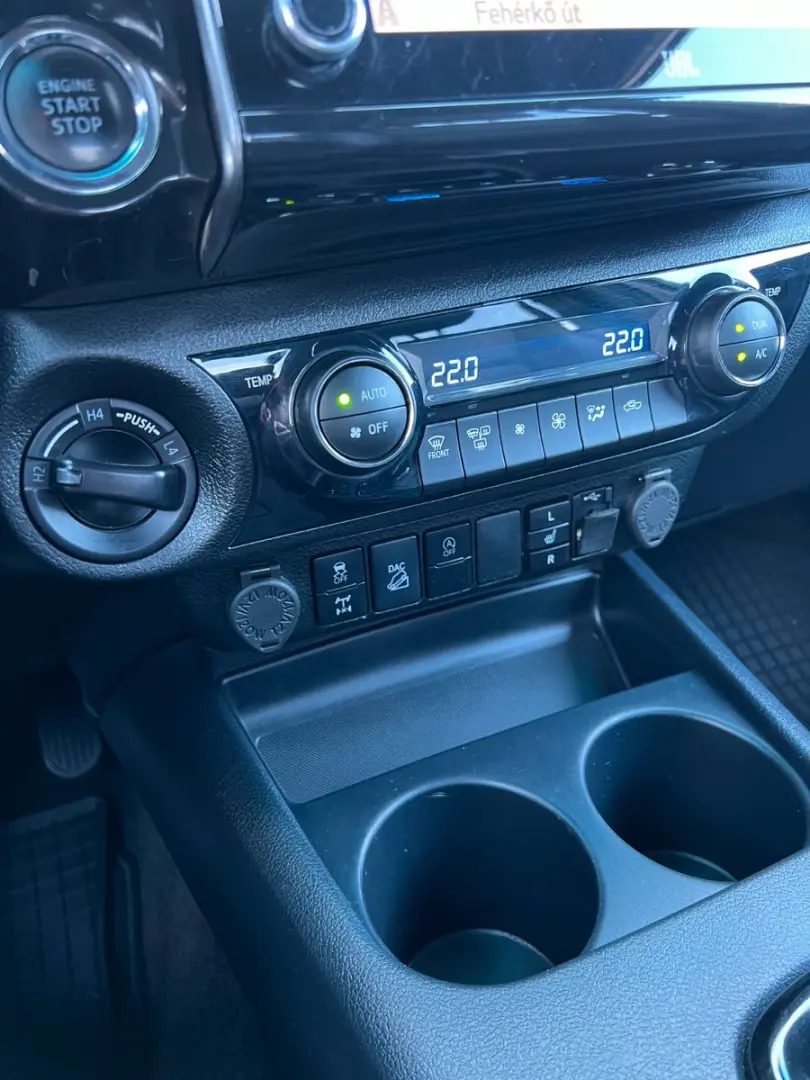 Hilux INVINCIBLE 2,8 D4-D °JBL °AHK °TSS