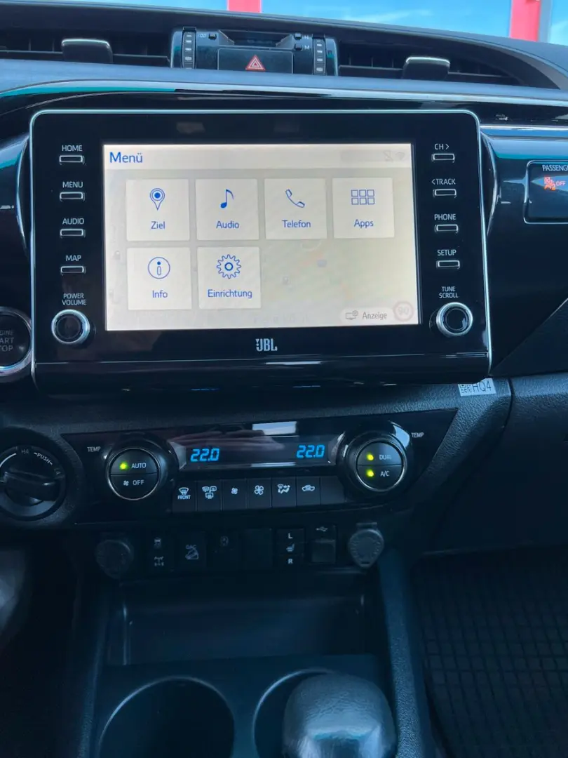 Hilux INVINCIBLE 2,8 D4-D °JBL °AHK °TSS