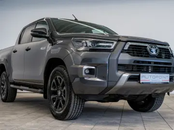 Hilux 2.8D4-D INVINCIBLE  AHK Assistenz Rollo