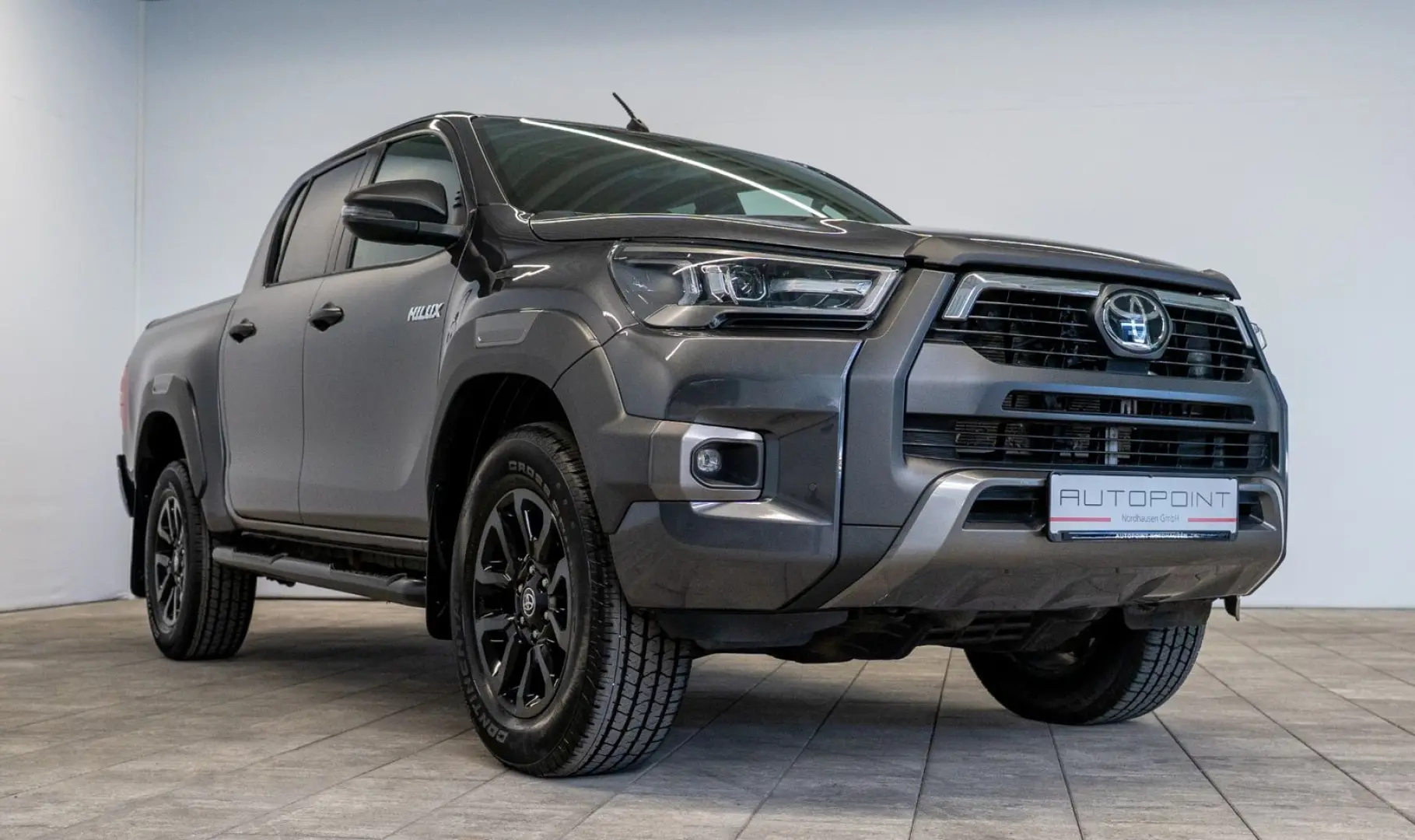 Hilux 2.8D4-D INVINCIBLE °AHK°Assistenz°Rollo°