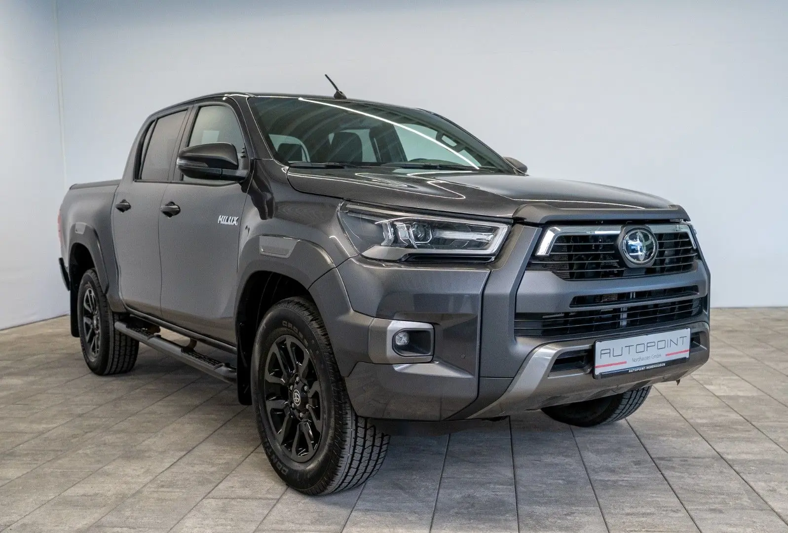 Hilux 2.8D4-D INVINCIBLE °AHK°Assistenz°Rollo°