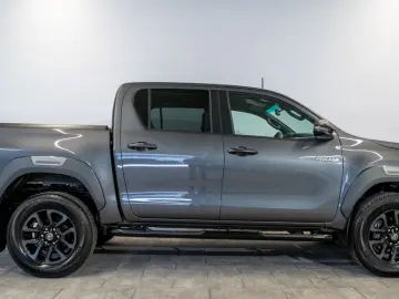 Hilux 2.8D4-D INVINCIBLE °AHK°Assistenz°Rollo°