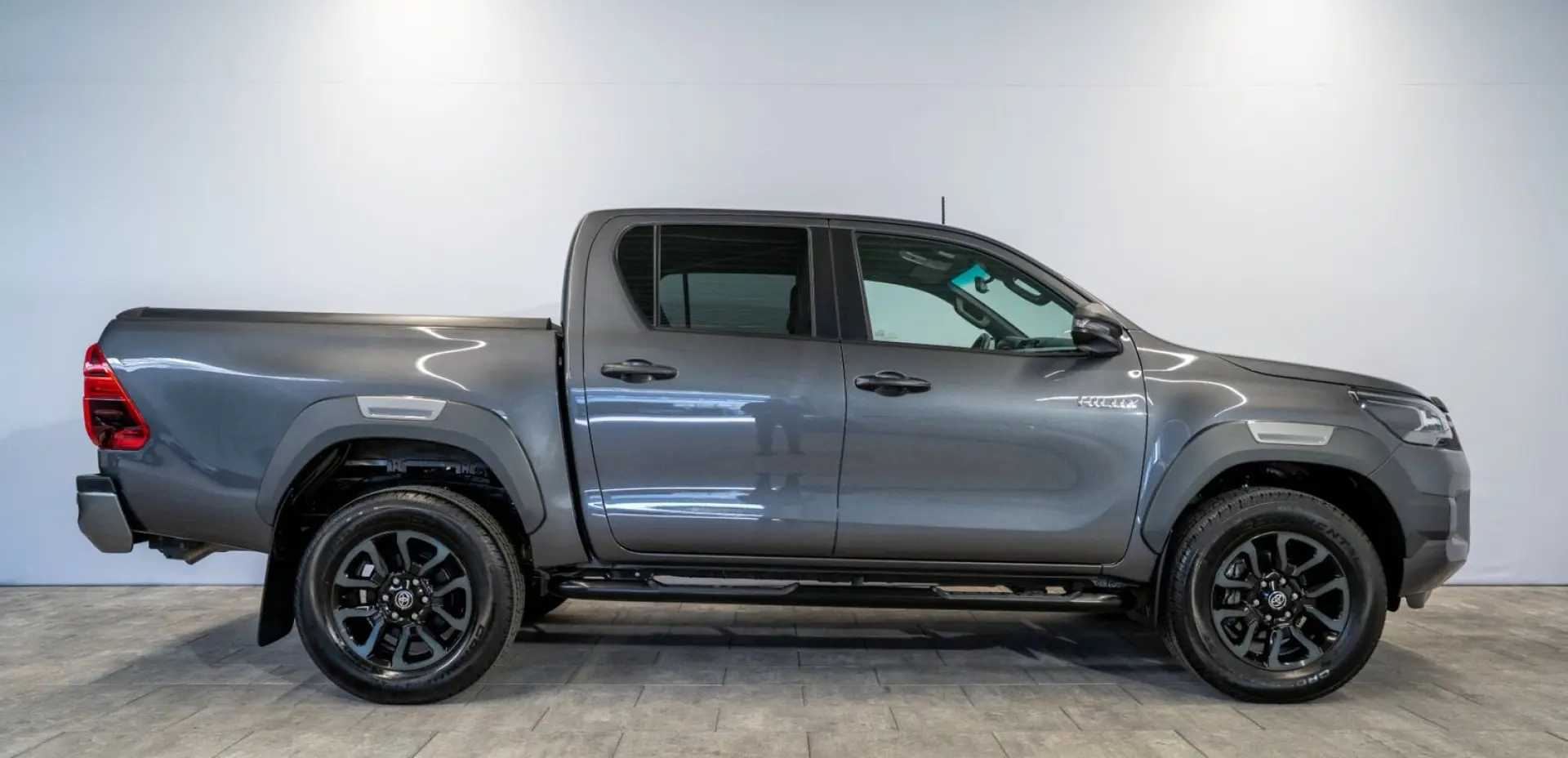 Hilux 2.8D4-D INVINCIBLE °AHK°Assistenz°Rollo°