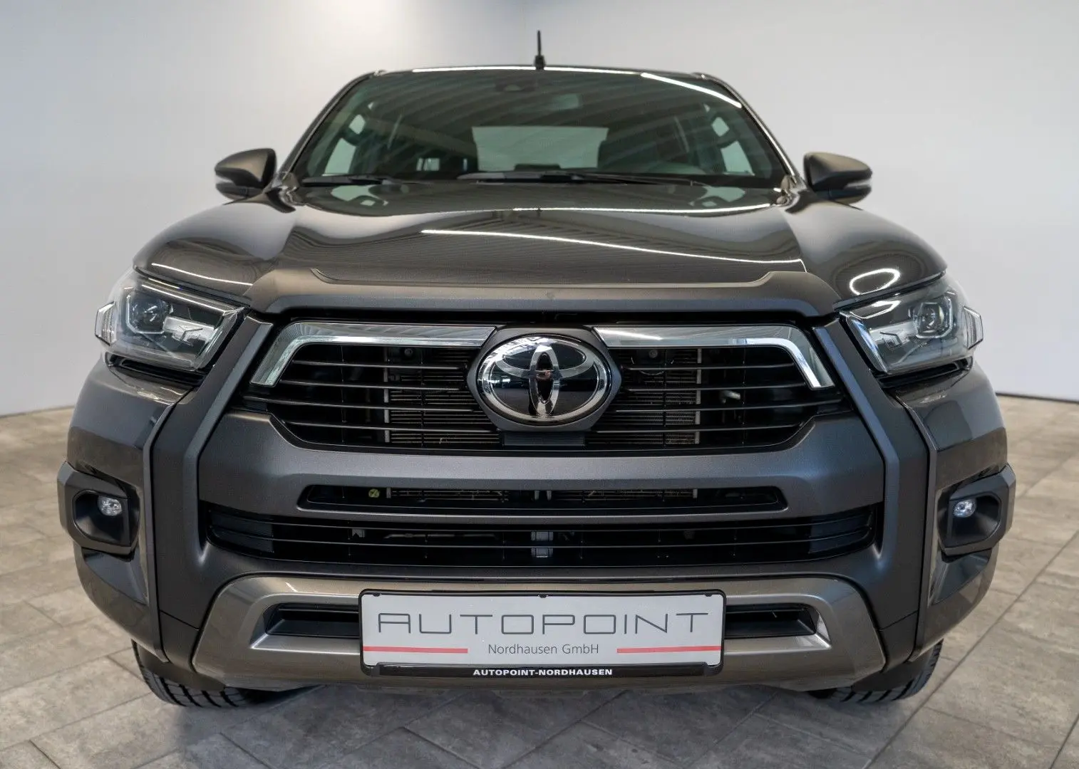 Hilux 2.8D4-D INVINCIBLE °AHK°Assistenz°Rollo°