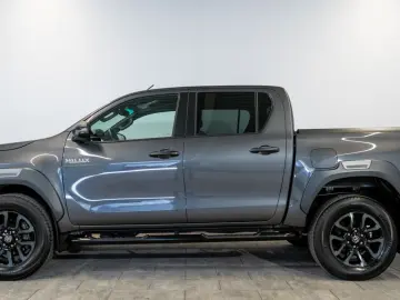 Hilux 2.8D4-D INVINCIBLE °AHK°Assistenz°Rollo°