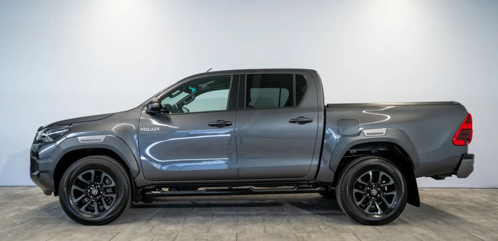 Hilux 2.8D4-D INVINCIBLE °AHK°Assistenz°Rollo°