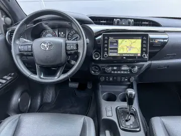 Hilux 2.8D4-D INVINCIBLE °AHK°Assistenz°Rollo°