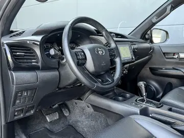 Hilux 2.8D4-D INVINCIBLE °AHK°Assistenz°Rollo°