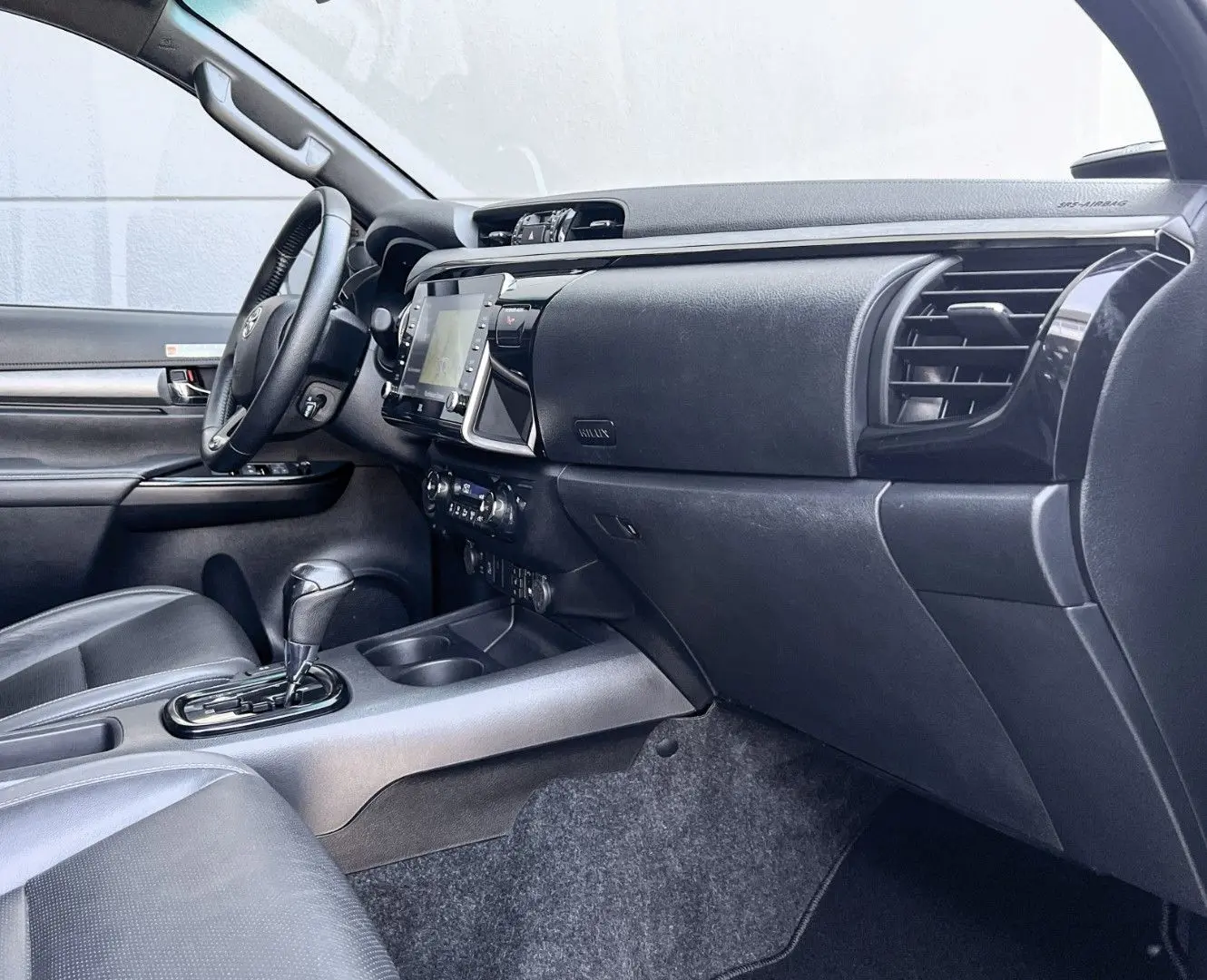 Hilux 2.8D4-D INVINCIBLE °AHK°Assistenz°Rollo°